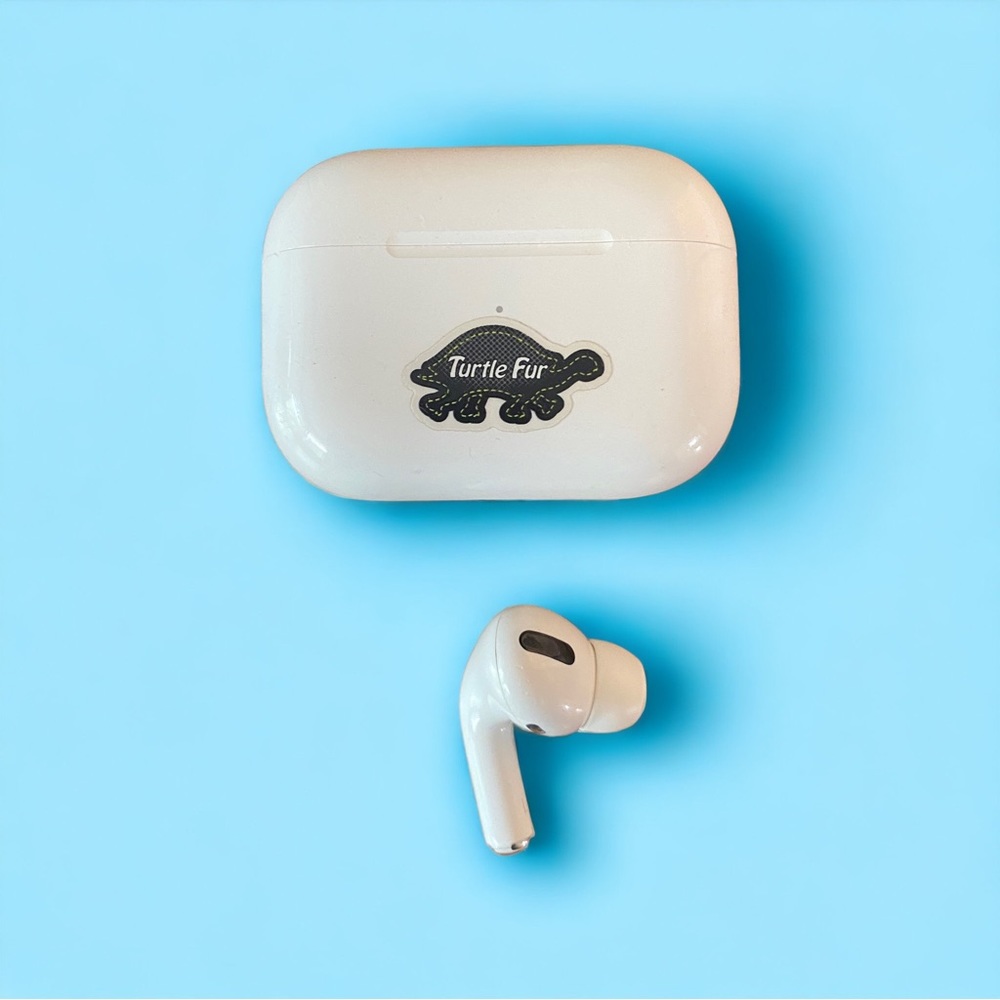 Air Pod Pro (MagSafe Charging Case and LEFT pod)